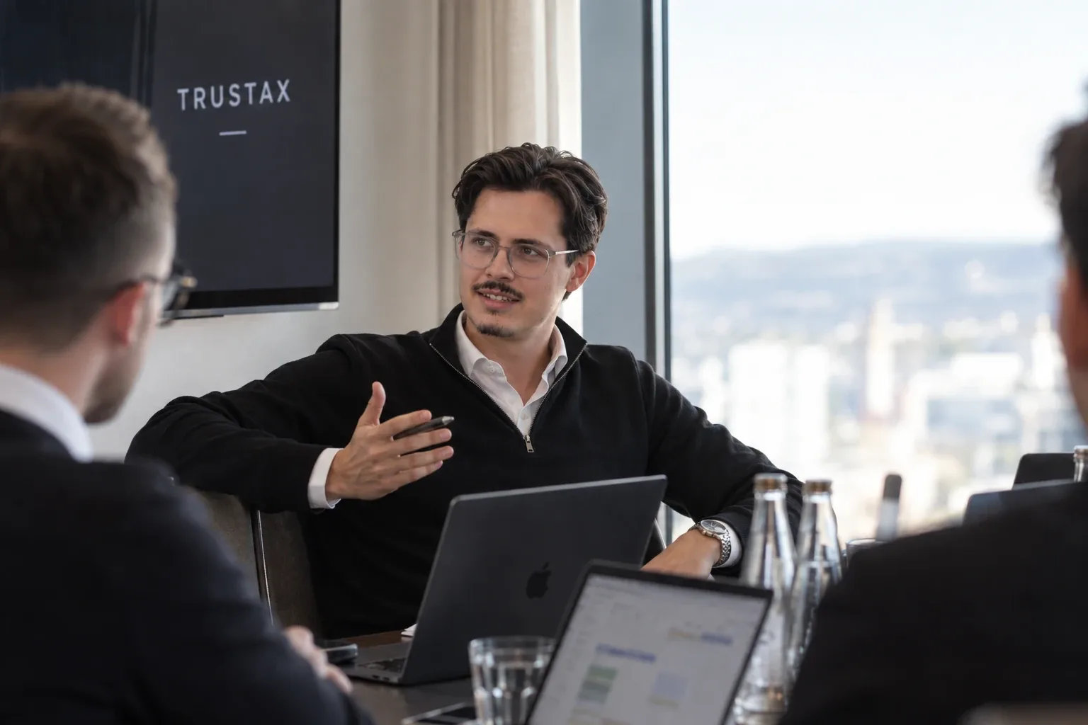 Das TRUSTAX-Team im Meeting